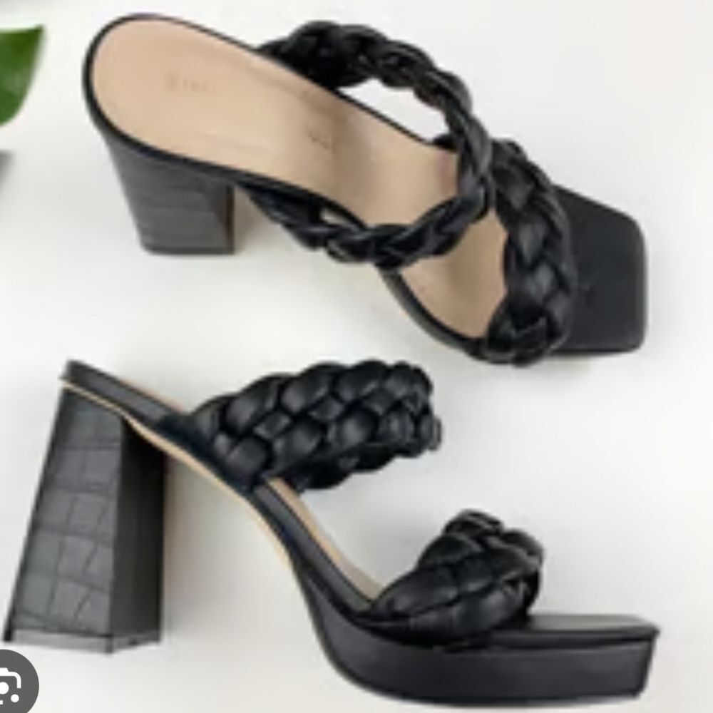 BRAND NEW CUSHIONAIRE MEMORY DOUBLE BRAIDED STRAPS CHUNKY PLATFORM HEELS…G1